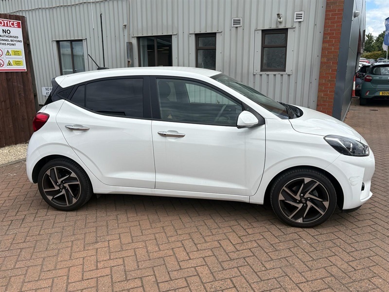 Hyundai I10 1.2 Premium Hatchback Euro 6 Ss MW73AXP White #2