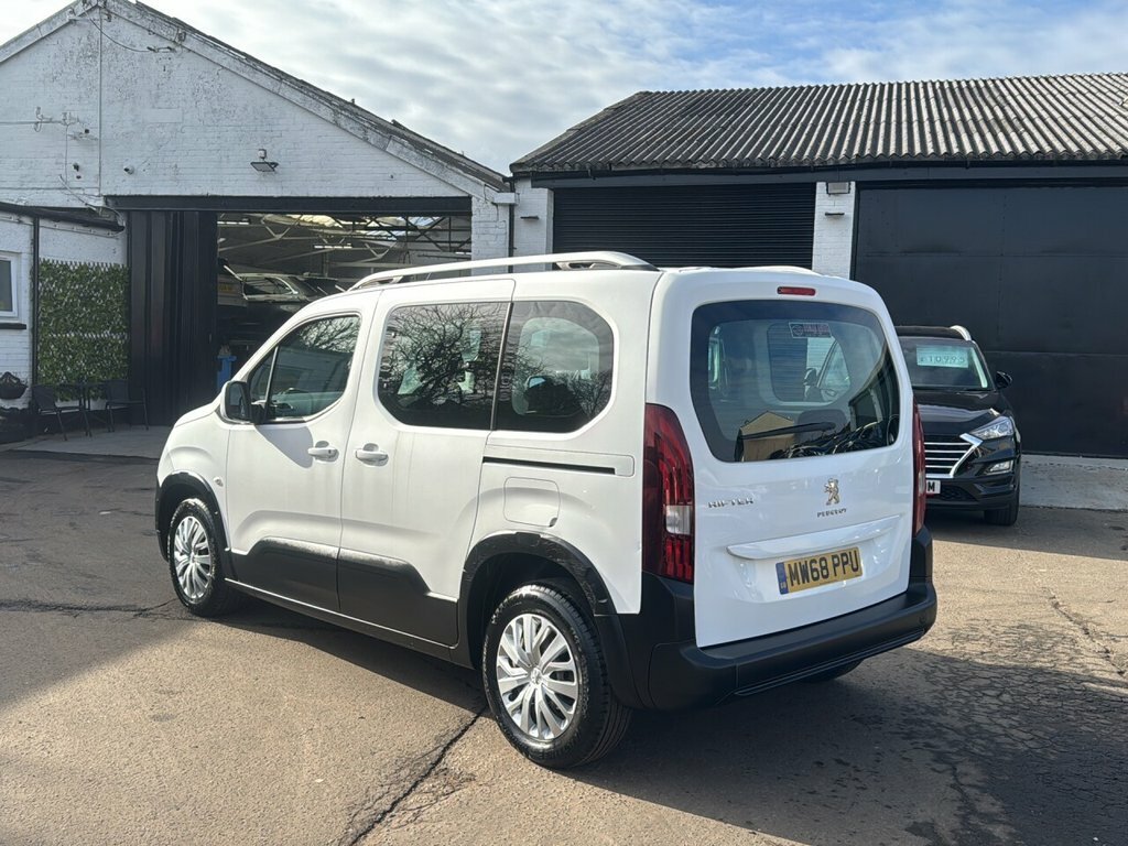 Peugeot Rifter 1.2L Active White #5