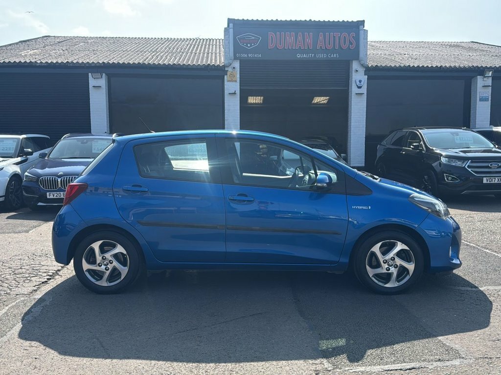 Toyota Yaris Vvt-i Hybrid Active Hatchback SN67CYP Blue #2