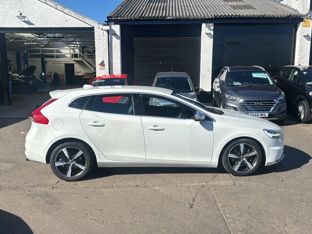Volvo V40 1.5L R-design White