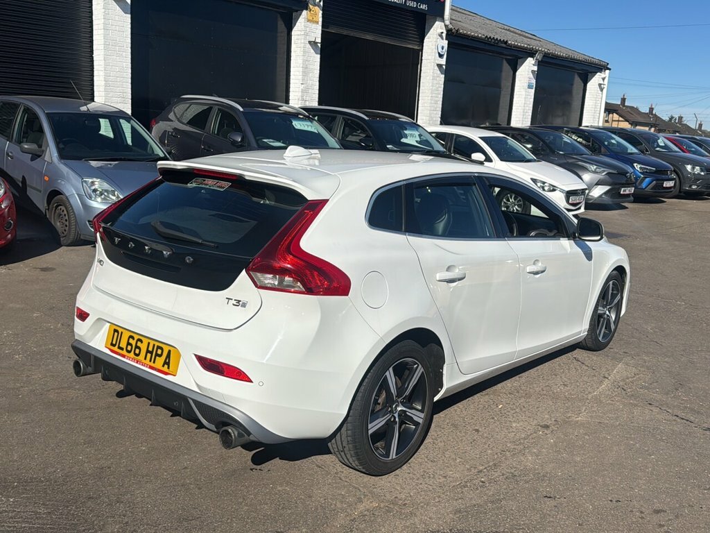 Volvo V40 1.5L R-design DL66HPA White #6