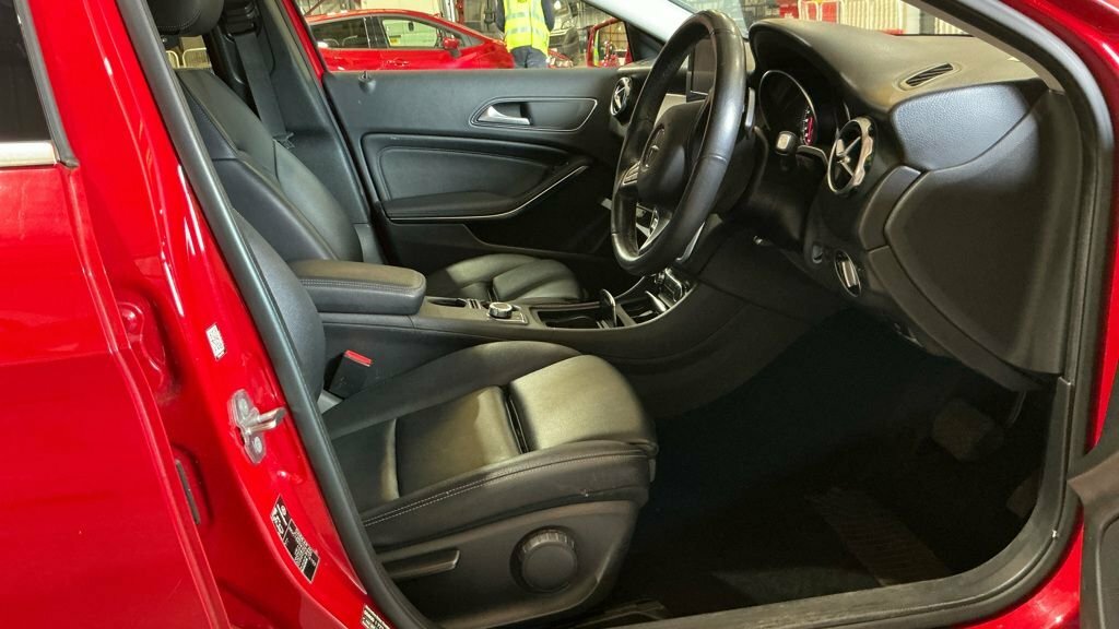 Mercedes-Benz GLA Class 1.6L Se AK19XYW Red #3