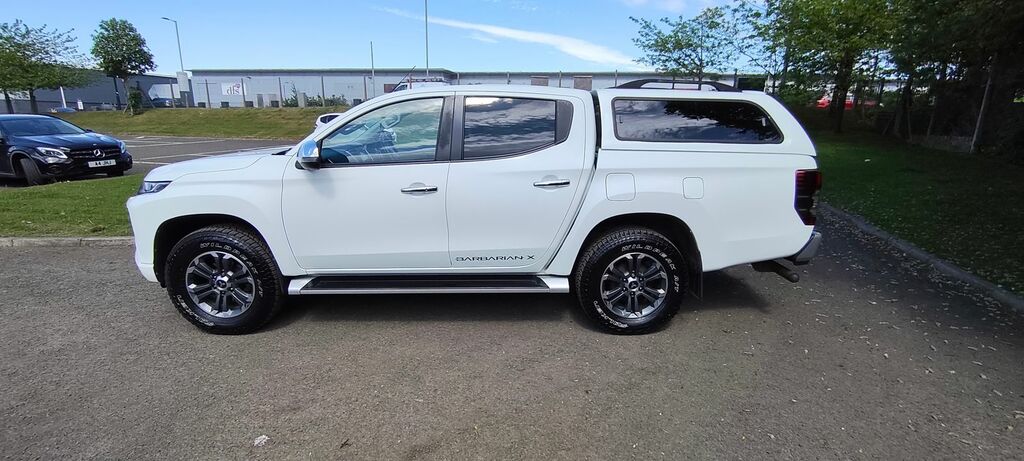 Mitsubishi L200 2.2 Di-d Dc Barbarian X Pickup Double Cab Dies ST21UWV White #2