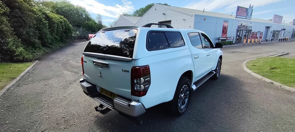Mitsubishi L200 2.2 Di-d Dc Barbarian X Pickup Double Cab Dies ST21UWV White #5