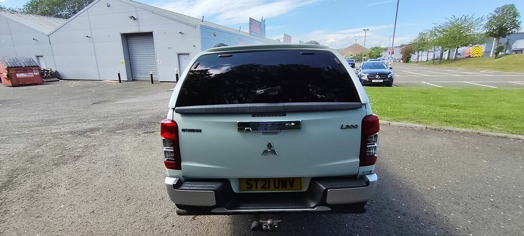 Mitsubishi L200 2.2 Di-d Dc Barbarian X Pickup Double Cab Dies ST21UWV White #4