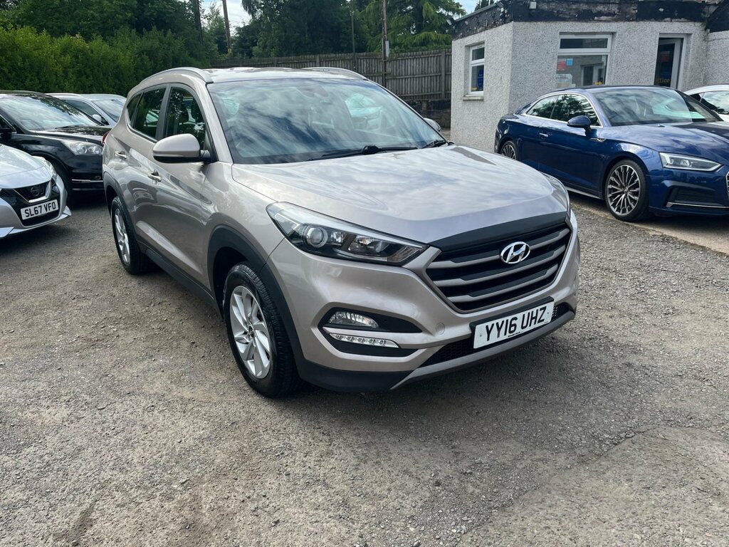 Hyundai Tucson 1.7 Crdi Blue Drive Se Euro 6 Ss YY16UHZ White #2