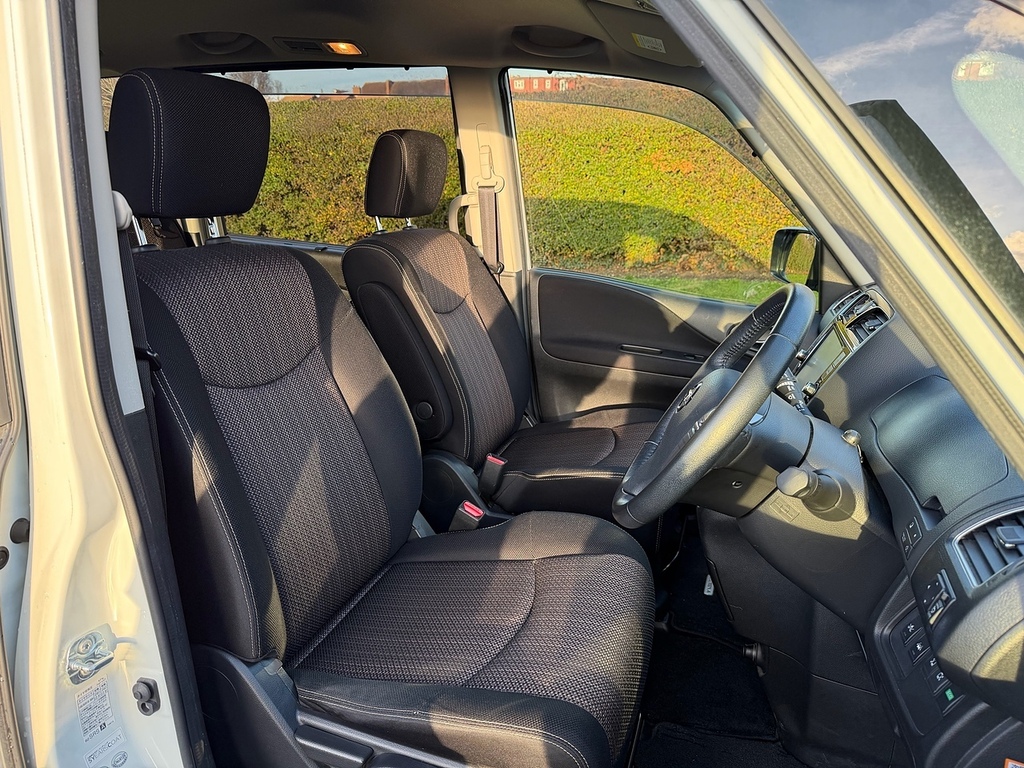 Nissan Serena Highway Star U3097 White #23