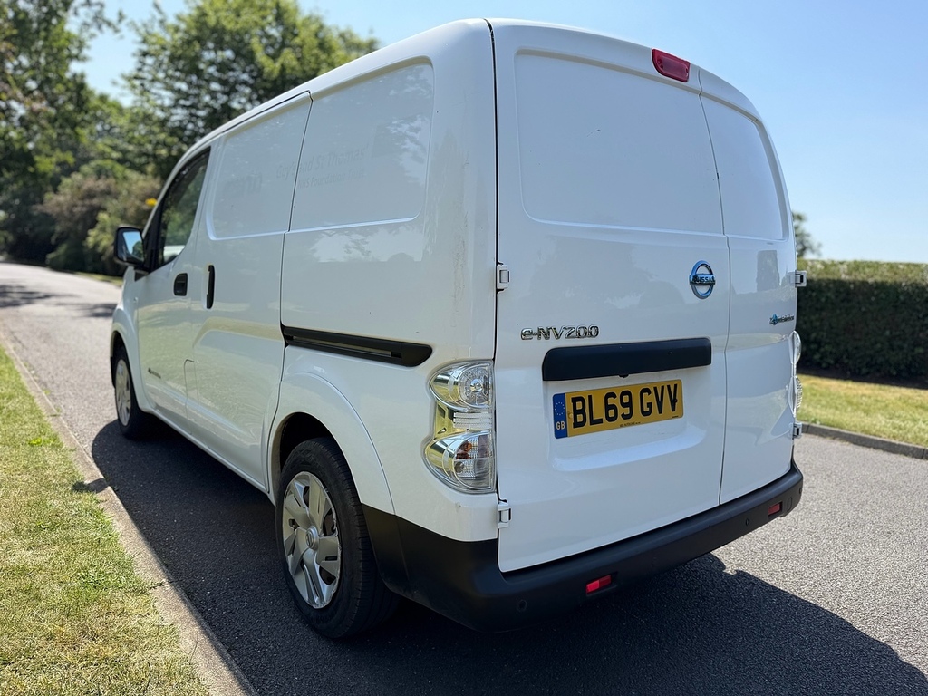 Nissan e-NV200 Mpv White #8