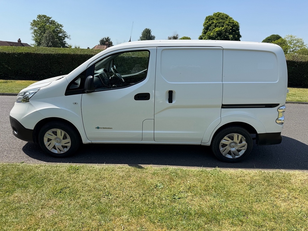 Nissan e-NV200 Mpv White #9