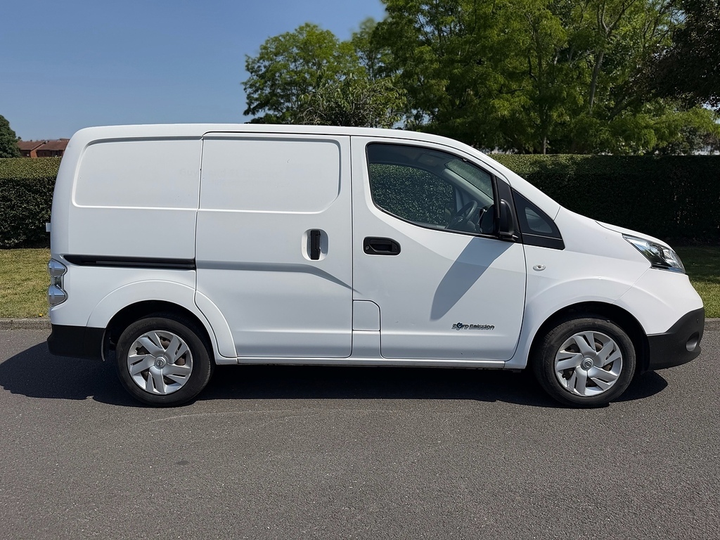 Nissan e-NV200 Mpv White #2