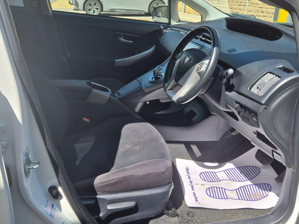 Toyota Prius 1.8 Vvt-h T Spirit Cvt Euro 5 Ss 201313 White #2
