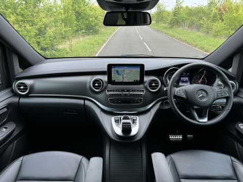 Mercedes-Benz V Class 2019 69 V300  #6