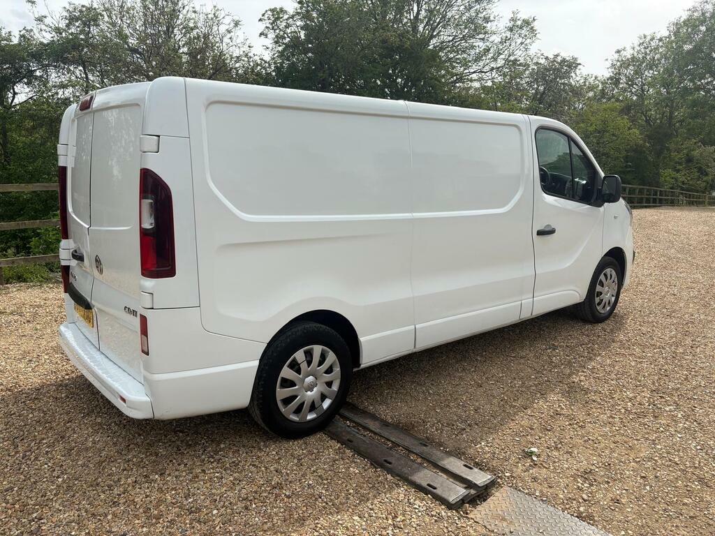 Vauxhall Vivaro 1.6 Cdti 2900 Sportive L2 H1 Euro 6 DV17FDG White #3
