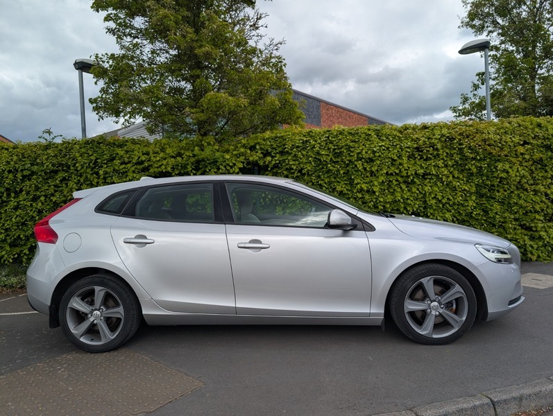 Volvo V40 T2 Momentum Silver
