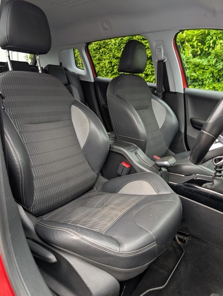Peugeot 2008 Blue Hdi S S OU16HFX Red #6