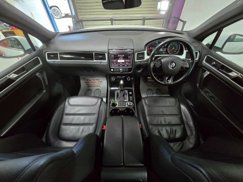 Volkswagen Touareg 2016 66 3.0 WV66TBX White #3