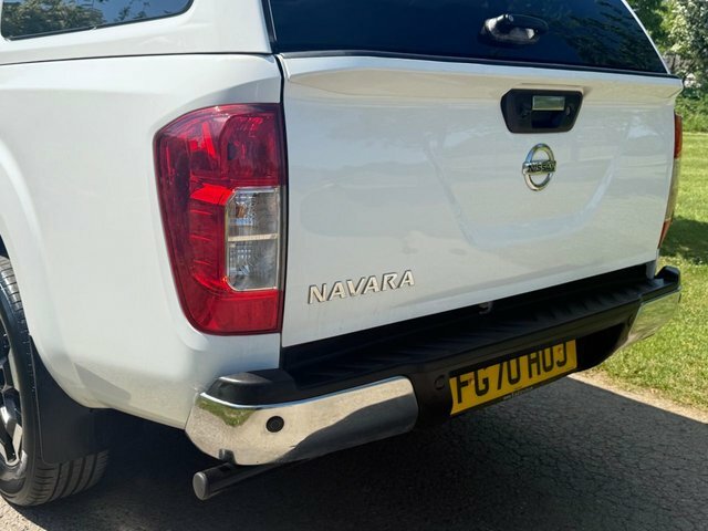 Nissan Navara Pickup FG70HUJ White #5