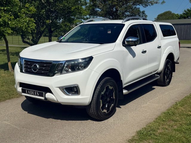 Nissan Navara Pickup FG70HUJ White #2