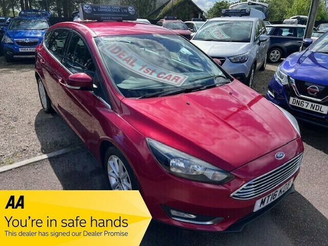 Ford Focus Titanium Red
