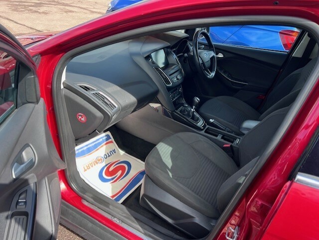 Ford Focus Titanium MT16KOB Red #4