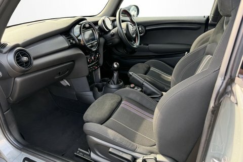 Mini Hatch 1.5 Cooper Sport HT19RZP Black #2