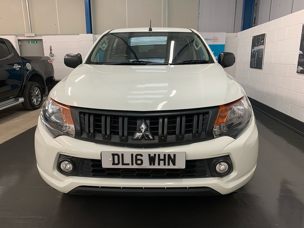 Mitsubishi L200 Di-d Dc 4Life U3122 White #2