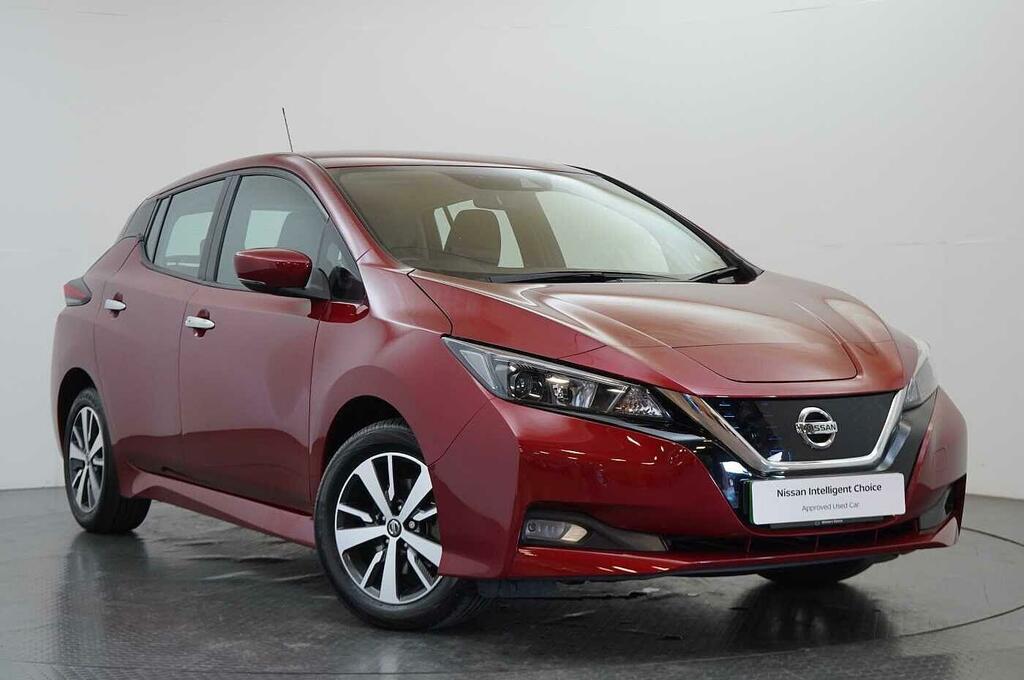 Nissan Leaf 40Kw Acenta With Rear View Camera And Apple Red