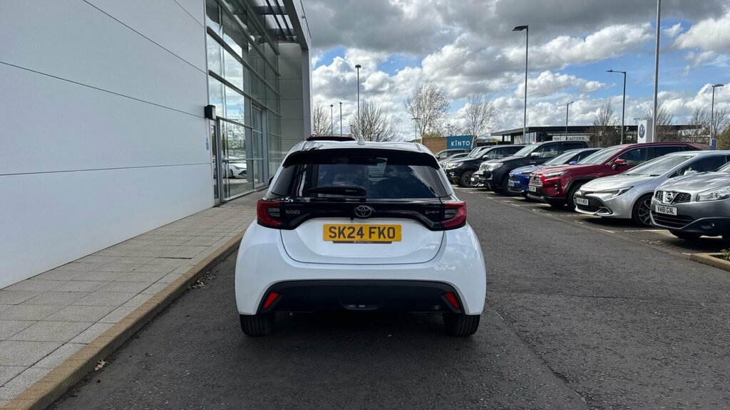 Toyota Yaris 1.5 Vvt-h Design E-cvt Euro 6 Ss SK24FKO White #6