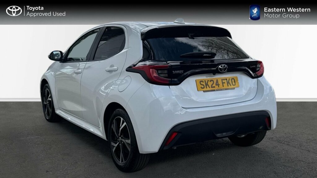 Toyota Yaris 1.5 Vvt-h Design E-cvt Euro 6 Ss SK24FKO White #4