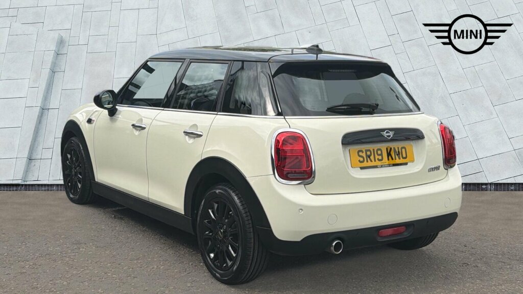 Mini Hatch 5-Door Hatch Cooper Classic SR19KNO White #3