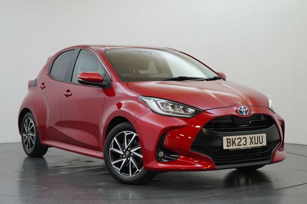 Toyota Yaris 1.5 Vvt-h Design E-cvt Euro 6 Ss Red