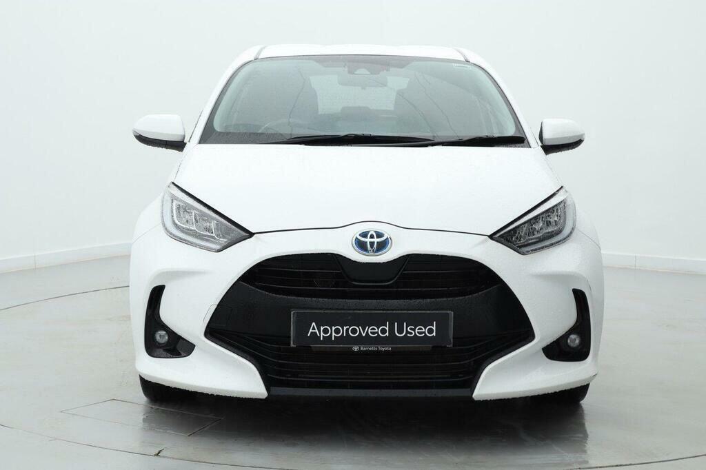 Toyota Yaris 1.5 Vvt-h Design Hatchback Hybrid E-cvt ST24EOO White #2
