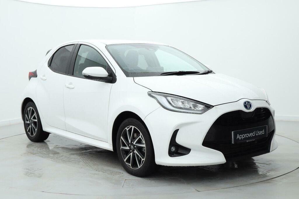 Toyota Yaris 1.5 Vvt-h Design Hatchback Hybrid E-cvt White