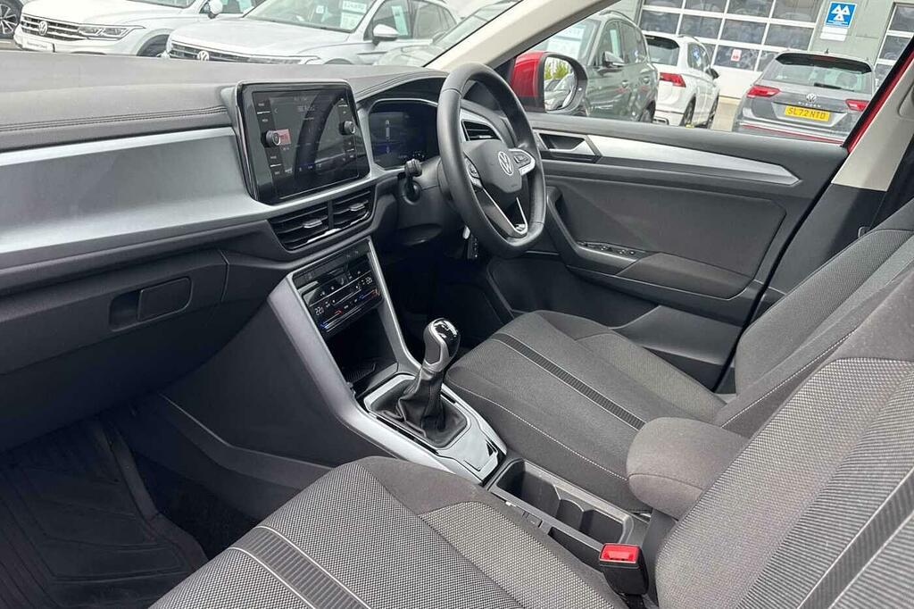 Volkswagen T-Roc 1.5 Tsi Life SM23OJW Red #2