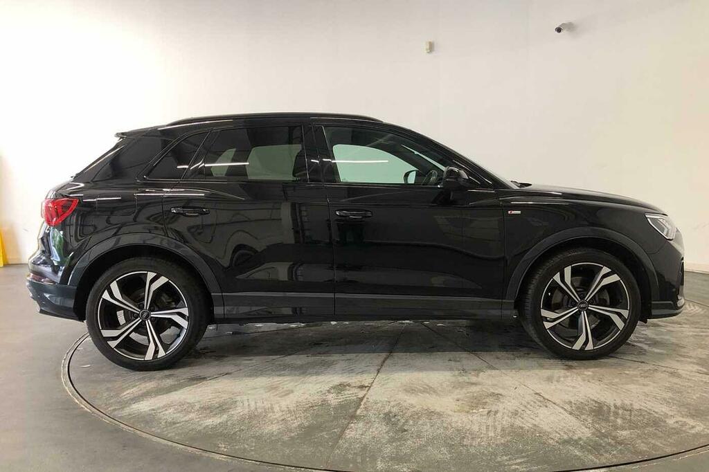 Audi Q3 Edition 1 40 Tfsi Quattro 190 Ps S Tronic SW70SYH Black #4