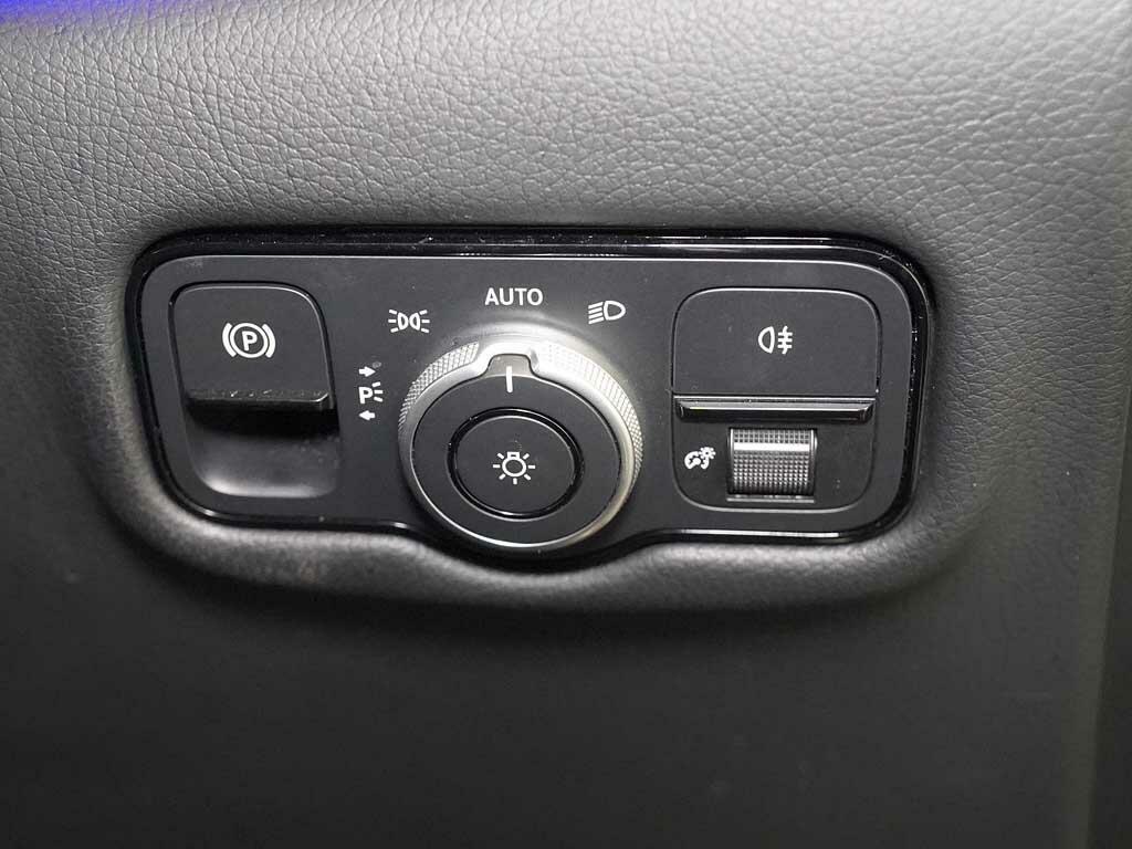 Mercedes-Benz EQV Mpv Silver #17