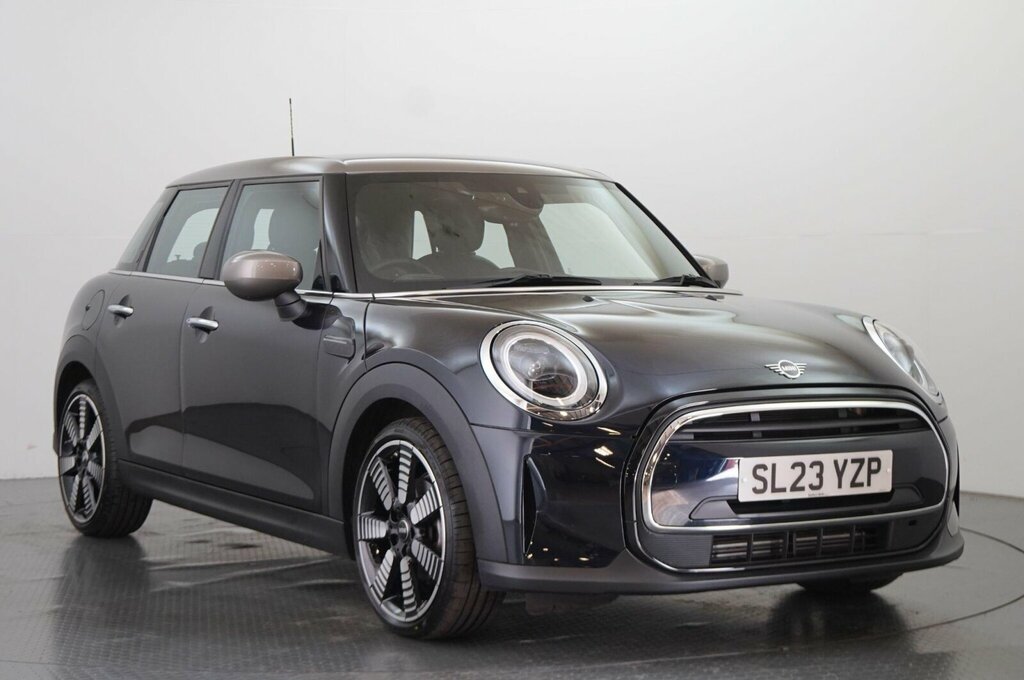 Mini Hatch 5-Door Hatch Cooper Exclusive Black
