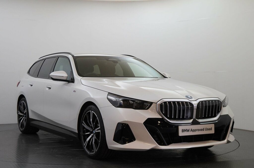 BMW 5 Series 530E M Sport Touring White