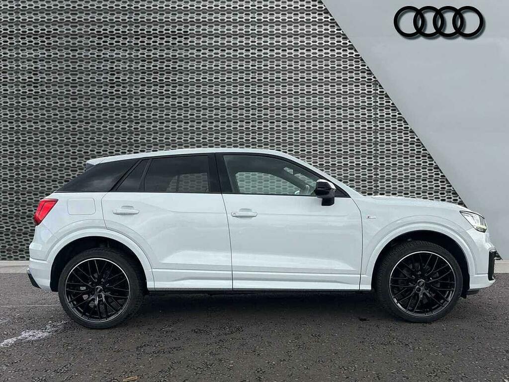 Audi Q2 Black Edition 35 Tfsi 150 Ps 6-Speed White #4
