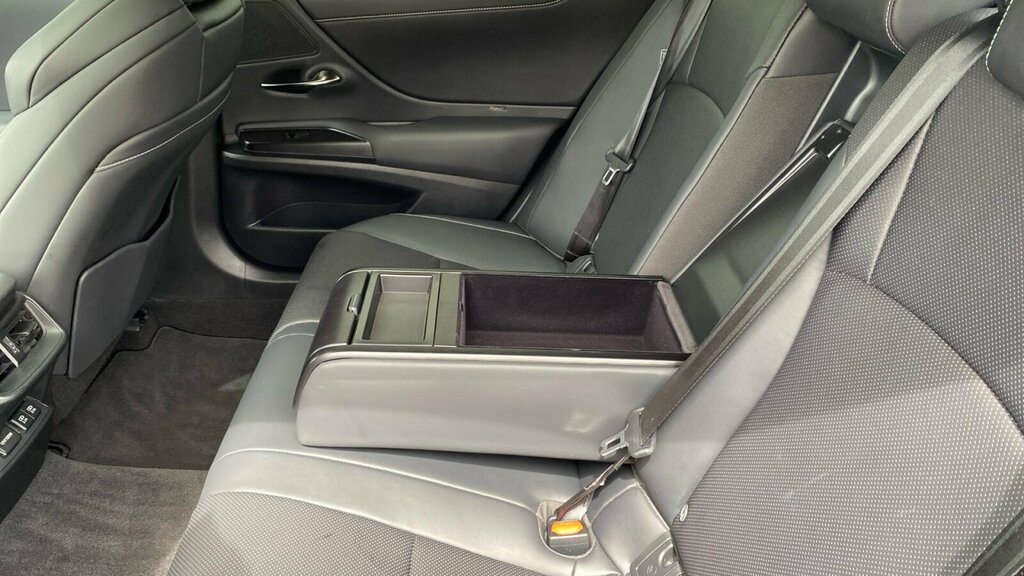 Lexus ES Saloon Grey #56