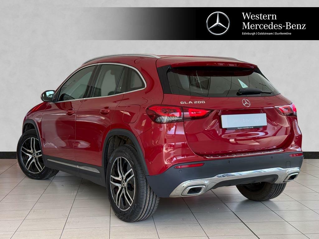 Mercedes-Benz GLA Class Gla 200 Sport Executive SK70WVL Red #2
