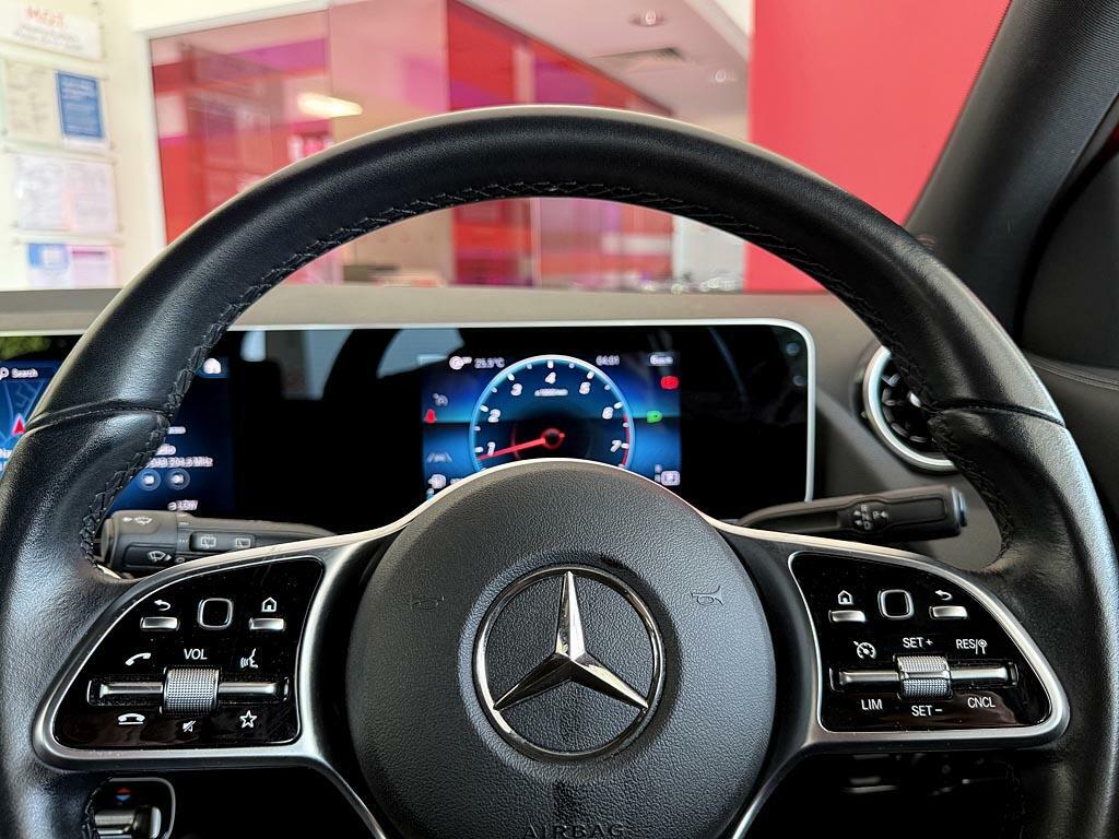 Mercedes-Benz GLA Class Gla 200 Sport Executive SK70WVL Red #4