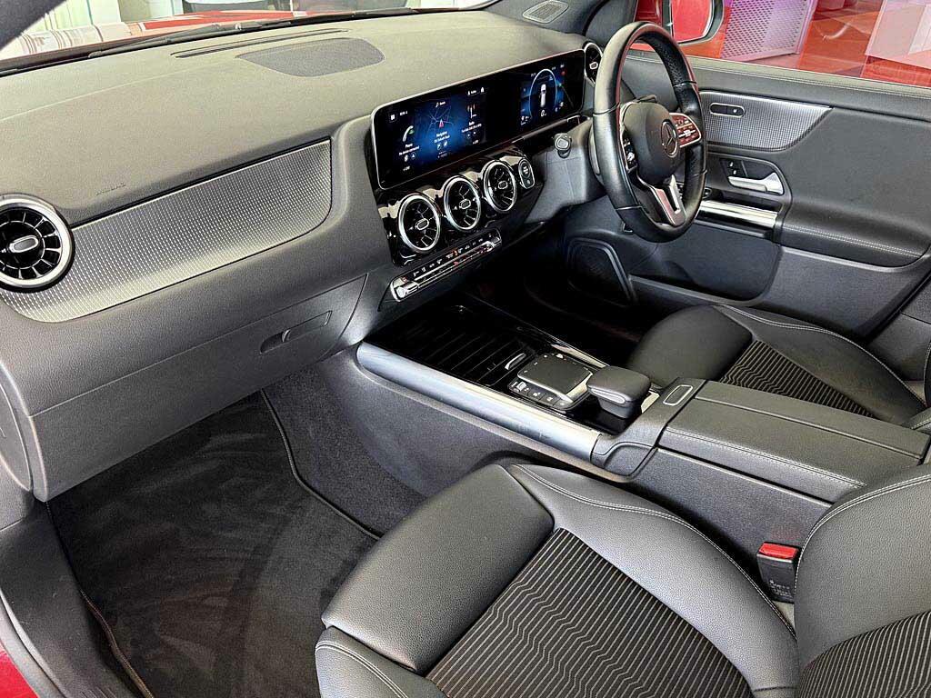 Mercedes-Benz GLA Class Gla 200 Sport Executive SK70WVL Red #3