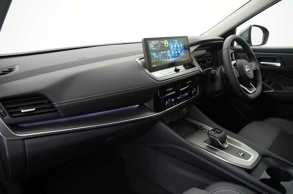 Nissan Qashqai 1.3 Dig-t Mh 158 N-connecta With Sat Nav And ST75XEG Black #2