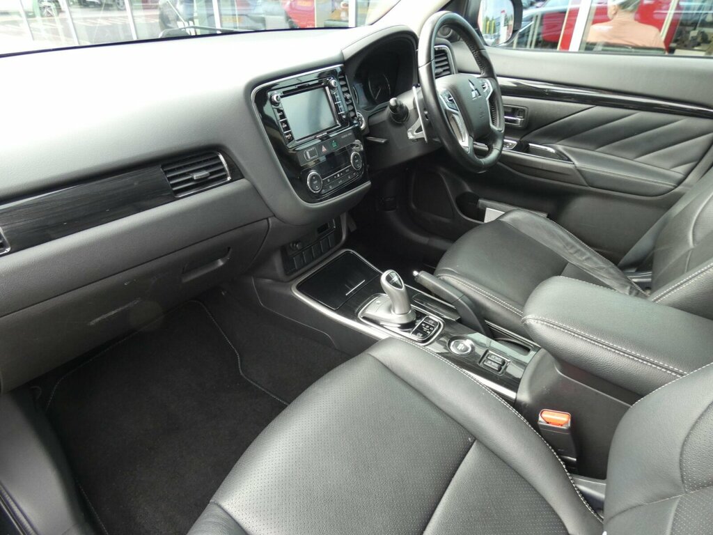 Mitsubishi Outlander 2.0H 12Kwh Juro Cvt 4Wd Euro 6 Ss Black #2