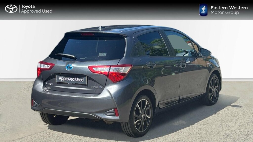Toyota Yaris 1.5 Vvt-h Design E-cvt Euro 6 Ss FL68YLD Grey #2