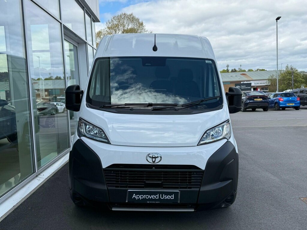Toyota PROACE 2.2 Bluehdi 35 Icon Long Panel Van Manu White #2