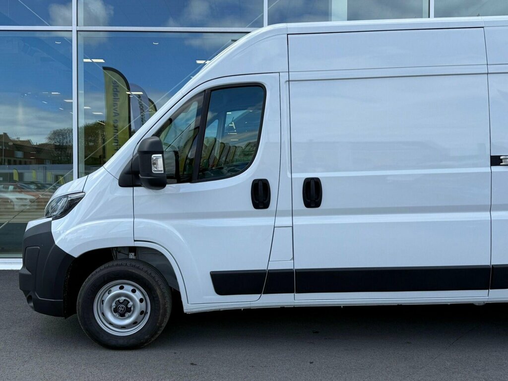 Toyota PROACE 2.2 Bluehdi 35 Icon Long Panel Van Manu White #3