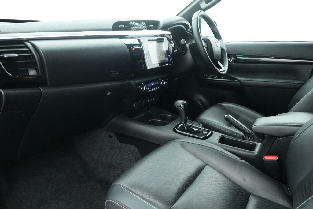 Toyota HILUX 2.4 D-4d Invincible X Pickup Double Cab Black #5