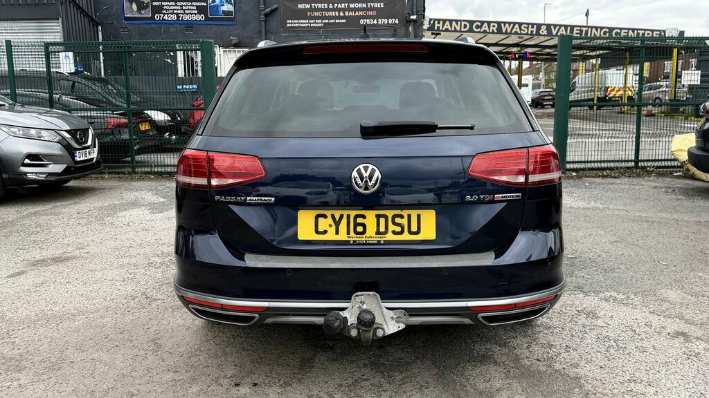 Volkswagen Passat Passat Estate CY16DSU Blue #4